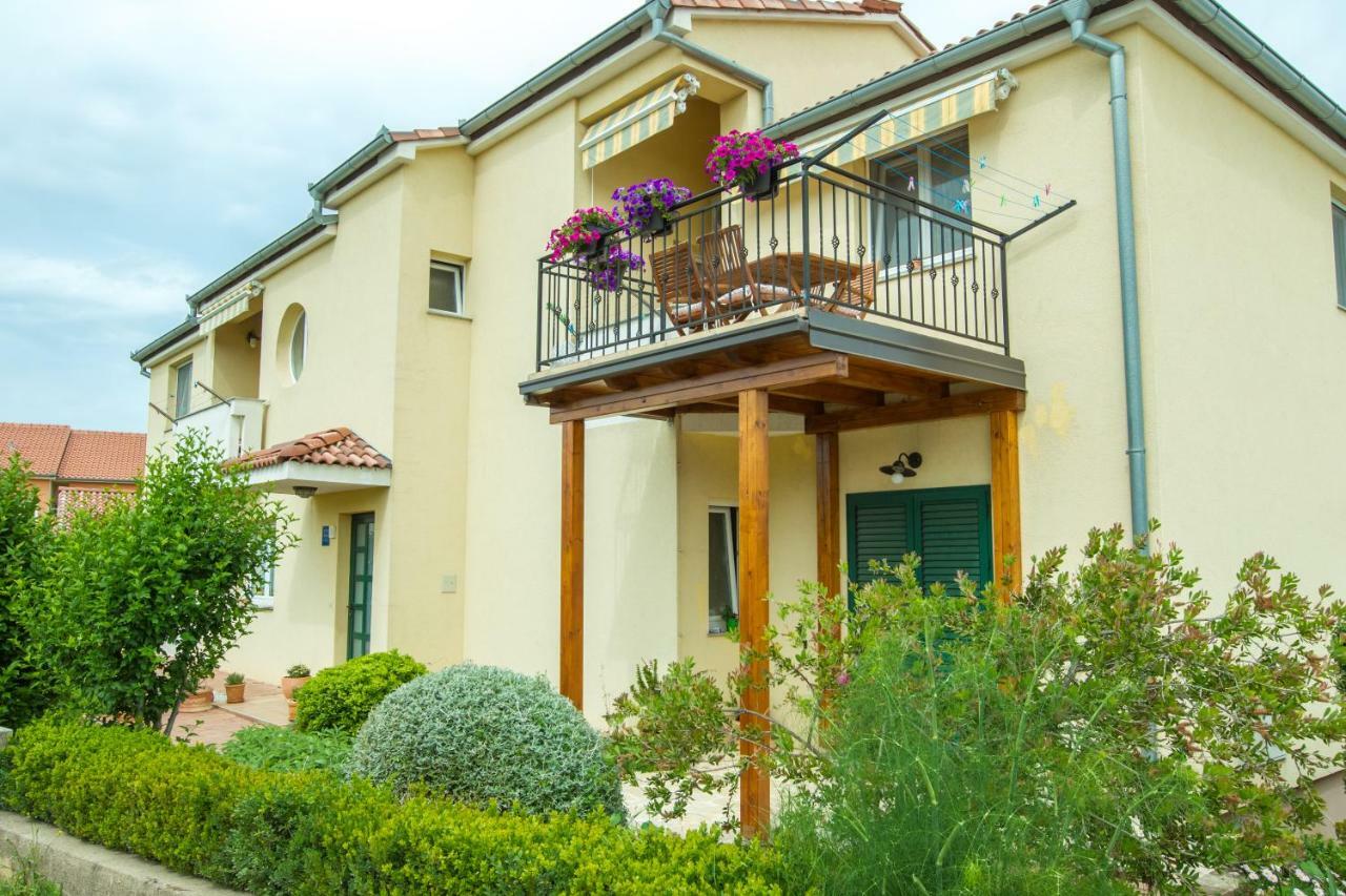 Apartments Emma Biograd Na Moru Exterior photo